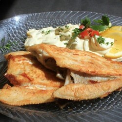 Камбала на сковороде