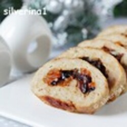 Индюшиный рулет с сухофруктами