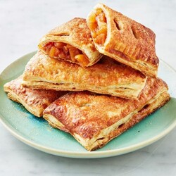 Пирожки с яблоками из готового слоёного теста