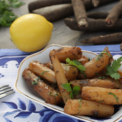 Скорцонера с соусом из петрушки