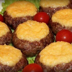 "Гнёзда" из фарша с начинкой.