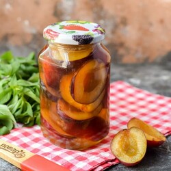 Маринованные сливы с коньяком Подробнее: https://povar.ru/recipes/marinovannye_slivy_s_konyakom-87377.html