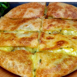 Чудо-пирожок с картошкой и сыром на сковородке