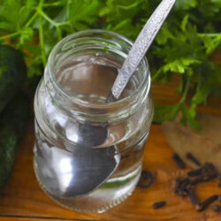 Сколько уксуса добавлять в 3-х литровую банку огурцов?