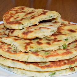 Лепёшки с творогом, сыром и зеленью