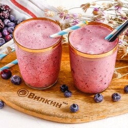 Смузи из замороженных ягод в блендере