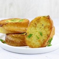 Гренки с яйцом и молоком – классический рецепт на завтрак |