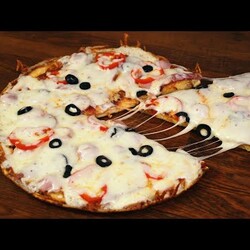 Пицца без теста на сковороде. Пицца из батона.