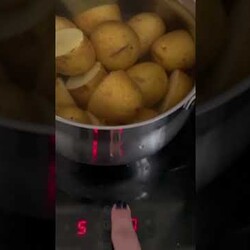 СКАЗОЧНО ВКУСНАЯ КАРТОШЕЧКА, моментальный рецепт гарнира  #shorts  #картофель #РецептыИзКартофеля