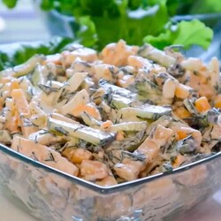 И никакого мяса не надо. Быстрый и вкусный салат для жаркого лета: готовлю за 10 минут