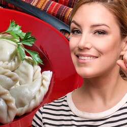 Лопаются и разваливаются: хозяйки делают эту ошибку, когда варят пельмени