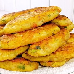 Гора ленивых пирожков. Готовлю хоть на сковороде, хоть в духовке: получается вкусно всегда