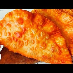 СЕКРЕТ Чебуреков! УДАЧНОЕ ТЕСТО! Пузырчатые, Сочные и Хрустящие ЧЕБУРЕКИ! Готовим Дома