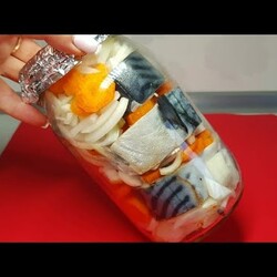 И не вспоминаю о рукаве для запекания!Я просто положила СКУМБРИЮ в БАНКУ!