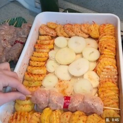 Шашлычки из грудки с картофелем в духовке