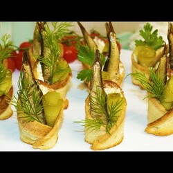 ТАК БУТЕРБРОДЫ СО ШПРОТАМИ ВЫ ТОЧНО ЕЩЁ НЕ ГОТОВИЛИ! НОВАЯ ОРИГИНАЛЬНАЯ ПОДАЧА НА ПРАЗДНИЧНЫЙ СТОЛ!