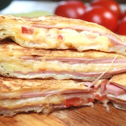 Завтрак для ленивых - все сложила в сковороду и на плиту, через 10 минут Завтрак готов