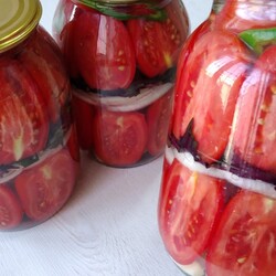 Помидоры с базиликом