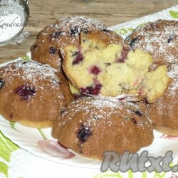 Кексы с чёрной смородиной на кефире - 13 пошаговых фото в рецепте