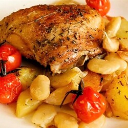 Конфи из курицы, помидор и картошки