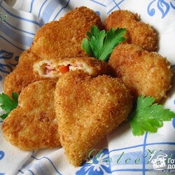 Хрустящие "сердечки" с сырной начинкой