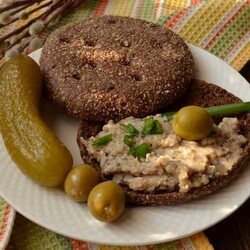 Паштет из фасоли, грибов и тофу