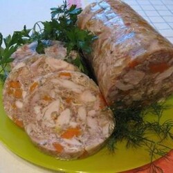 Колбаса из мяса в бутылке