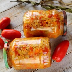 Салат из болгарского перца с капустой и морковью на зиму