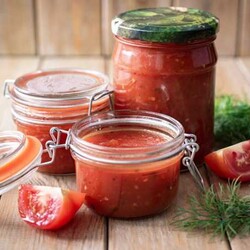 Аджика из помидоров. болгарского перца и яблок на зиму