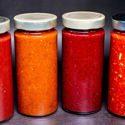 Соус из томатов с изюмом и карри на зиму