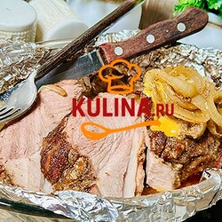 Свиная шея в духовке с луком
