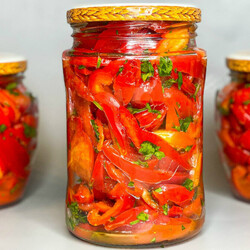 Перец свежий с зеленью и чесноком со стерилизацией на зиму