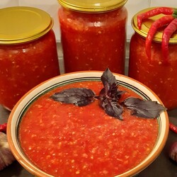 Аджика из болгарского и острого перца на зиму