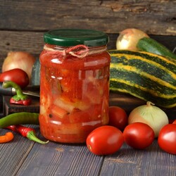 Лечо из кабачков с помидорами, болгарским и острым перцем с томатной пастой на зиму