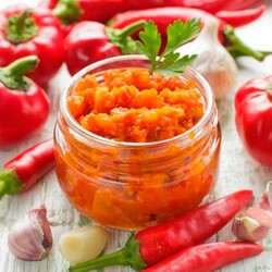 Аджика из кабачков с острым перцем и томатной пастой на зиму