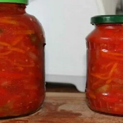 Лечо из томатов, моркови и лука тонкой нарезки на зиму