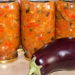 Баклажаны с луком, перцем, помидорами и чесноком в маринаде на зиму