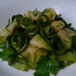 ЗАКУСКА ИЗ ПЕРВЫХ ЗАМАРИНОВАННЫХ КАБАЧКОВ!