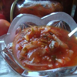 Салат консервированный лук с томатами соус на зиму