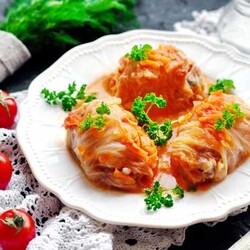 Диетические голубцы из пекинской капусты с тыквенным соусом