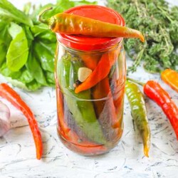Острый маринованный перец в кисло-сладкой заливке на зиму