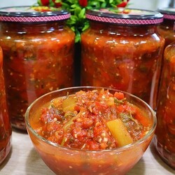 Лечо на зиму с баклажанами, помидорами и перцем