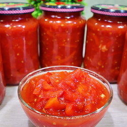 Лечо классическое с чесноком на зиму и не только