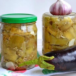 Баклажаны с чесноком и перцем в маринаде на зиму (похожие на баклажаны острые)