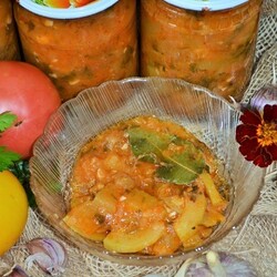 Кабачковые дольки в овощном соусе на зиму