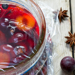 Слива маринованная с коньяком и корицей со специями на зиму. Видеорецепт