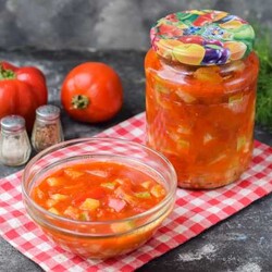 Острый салат из кабачков в томате на зиму