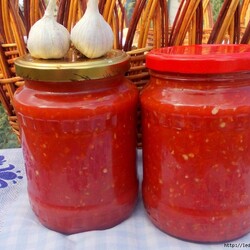 Соус а-ля аджика с баклажанами.