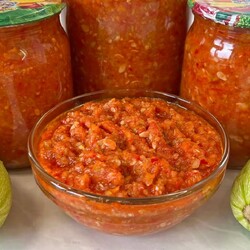 Аджика Необычная из кабачка, перца, помидоров и яблока на зиму