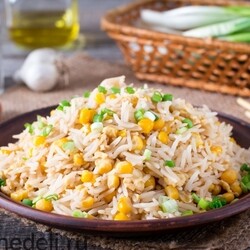 Рецепт жареного риса с кукурузой и яйцом | Меню недели